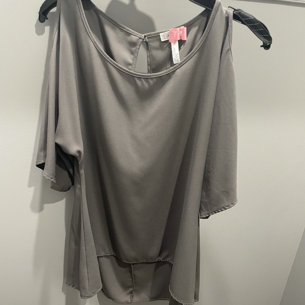 Worn once! Keith blouse with cut out shoulders
